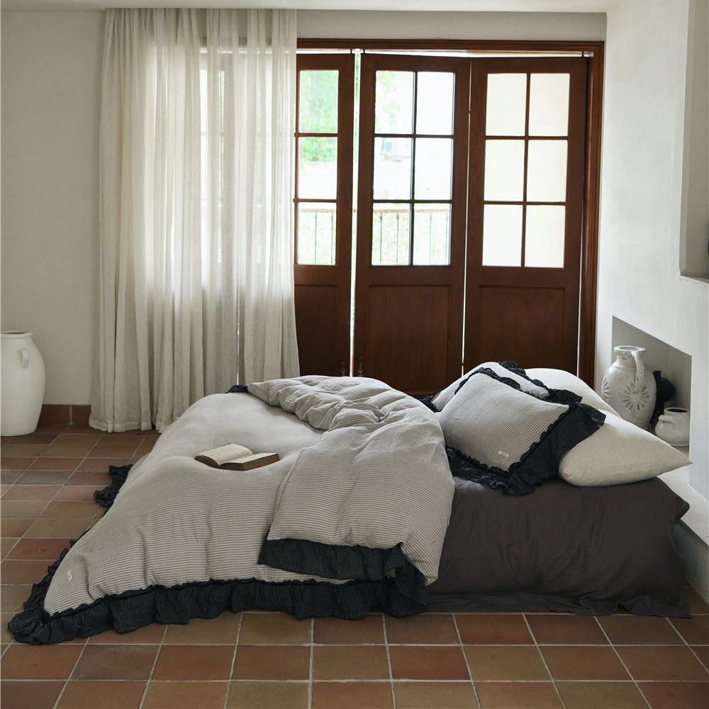 Ruffle bedding scene 1