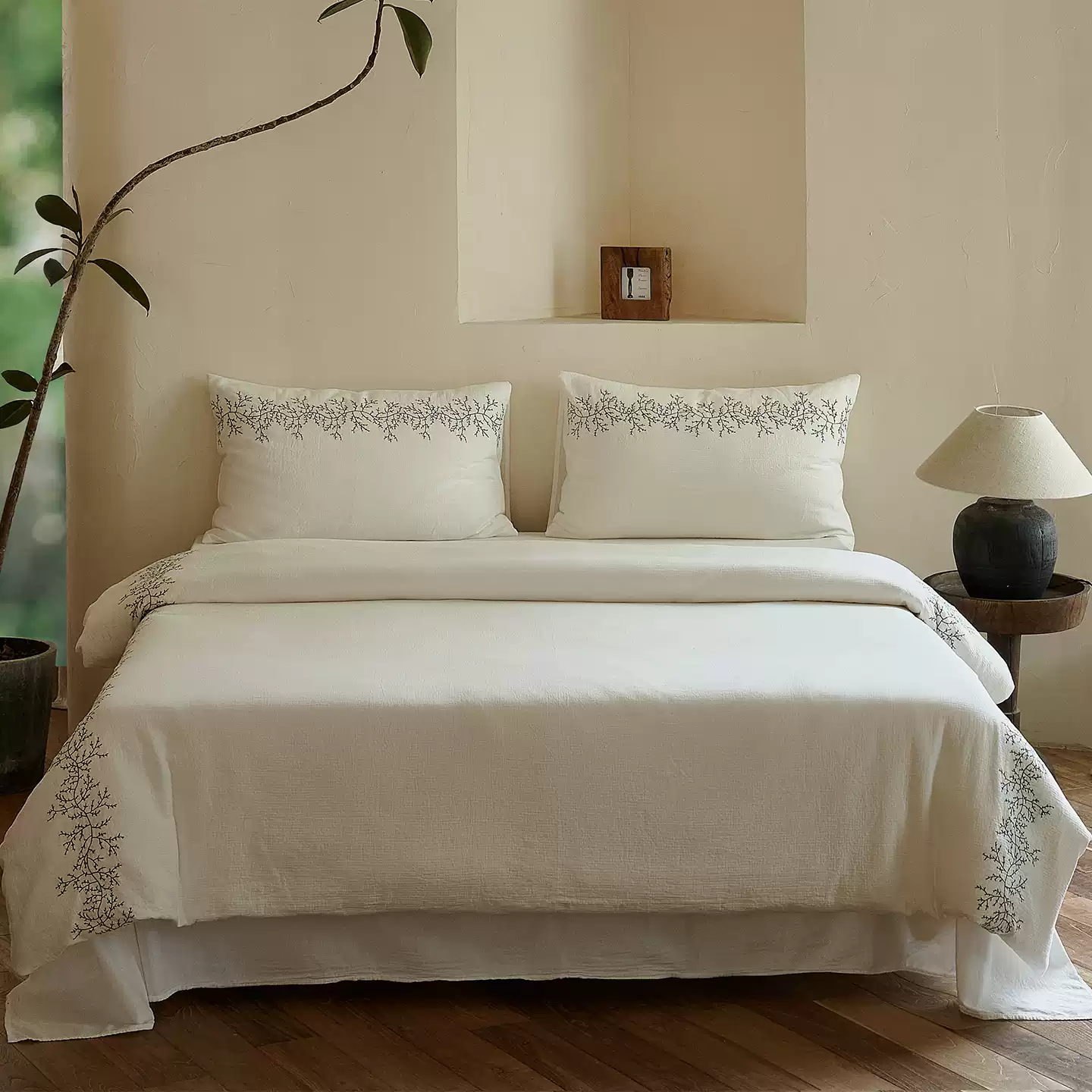 Floral bedding scene 4